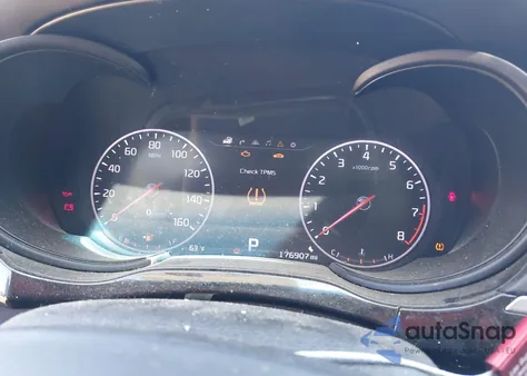 2015 Kia K900 Luxury z USA, uszkodzony, nr VIN KNALW4D41F6021135